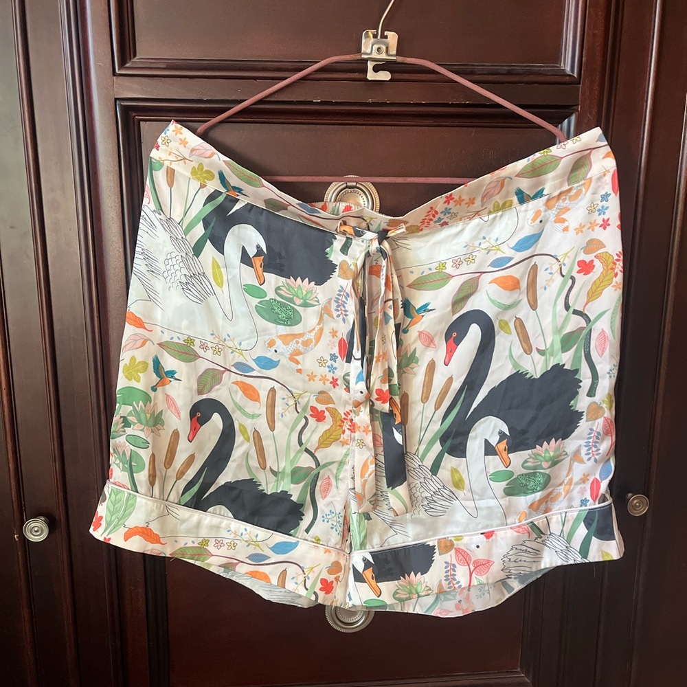 Anthropolgie Swan Print Satin Shorts Size Large Intimates